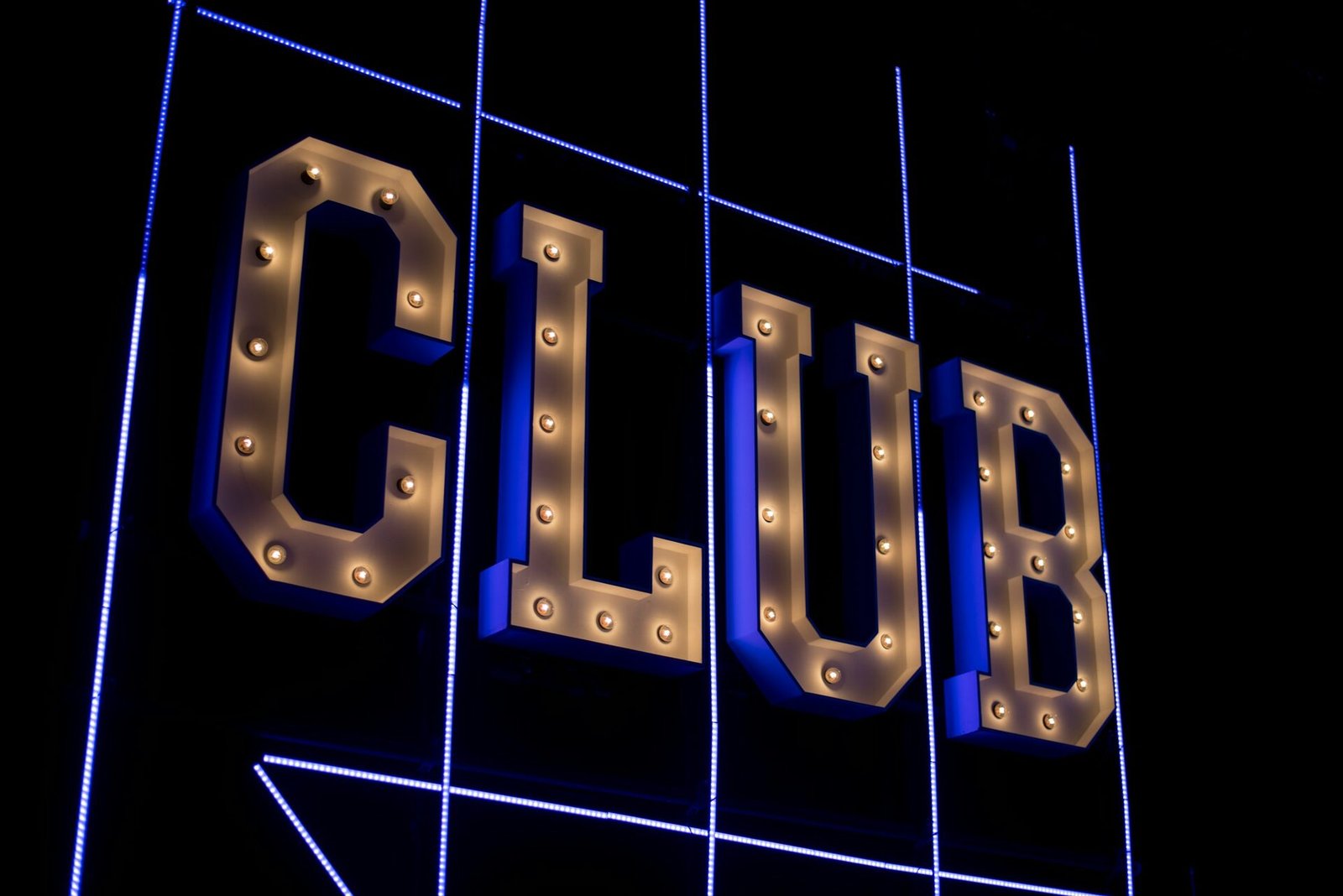 Blue neon CLUB sign